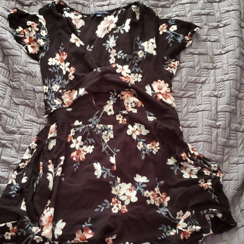 American Eagle Shorts Romper tie front